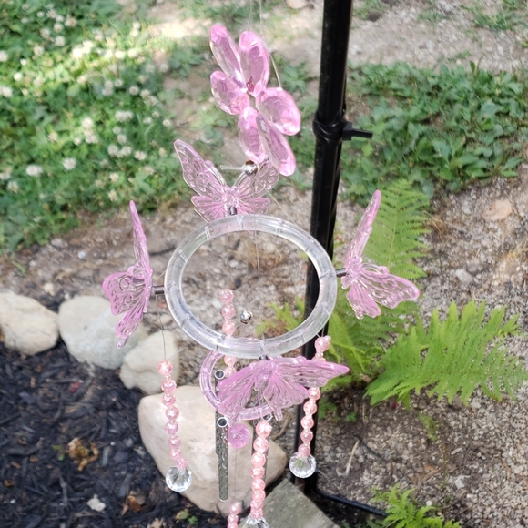 Pink butterfly wind chime - Picture 3 of 7
